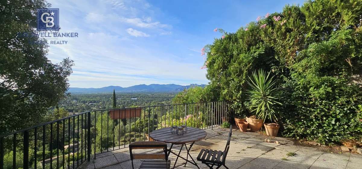 Maison à ROQUEBRUNE-SUR-ARGENS