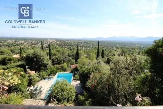 Maison à ROQUEBRUNE-SUR-ARGENS