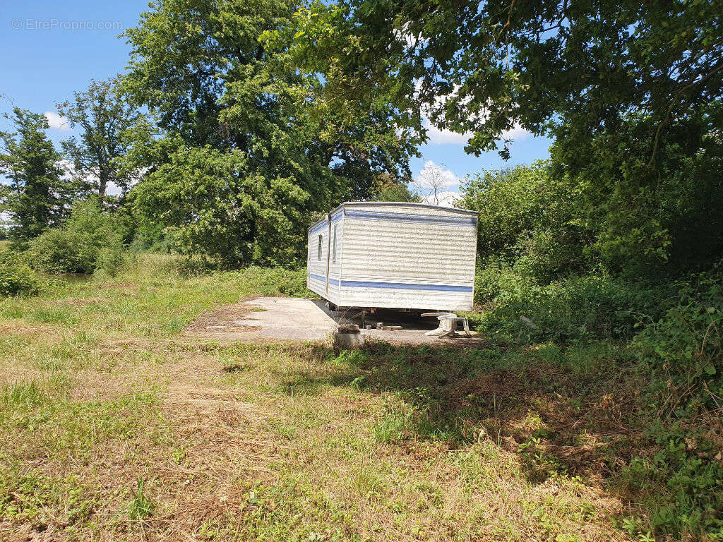 Terrain à SAINT-GERMAIN-DU-BOIS