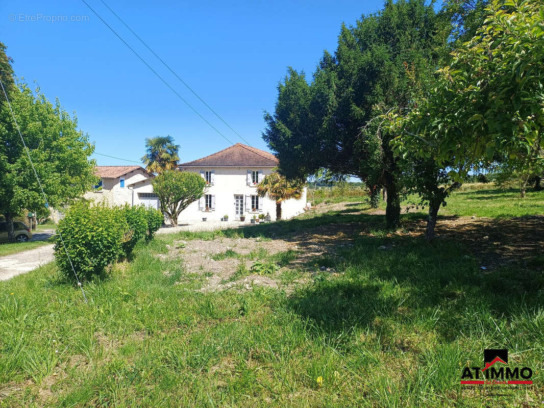 Maison à SAINT-QUENTIN-DE-CHALAIS