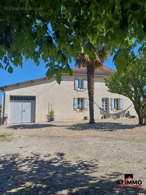 Maison à SAINT-QUENTIN-DE-CHALAIS