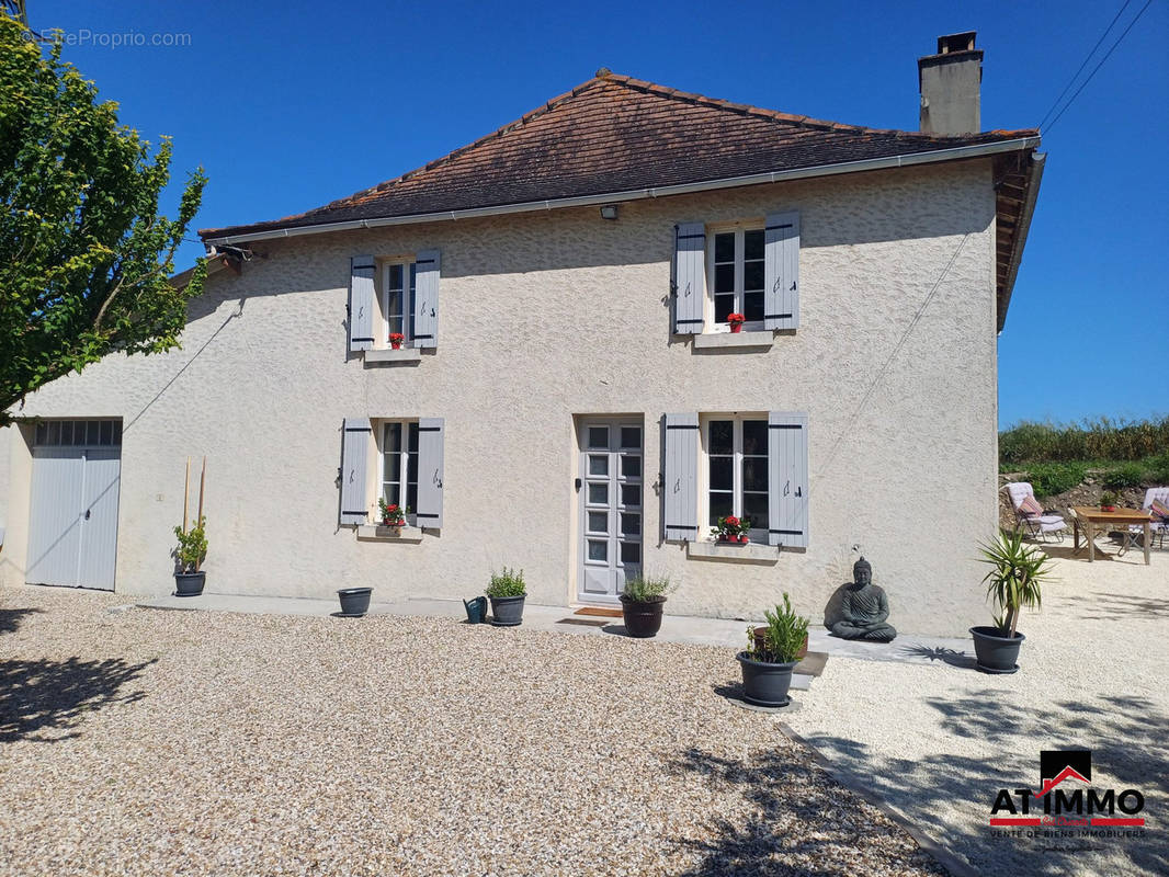 Maison à SAINT-QUENTIN-DE-CHALAIS