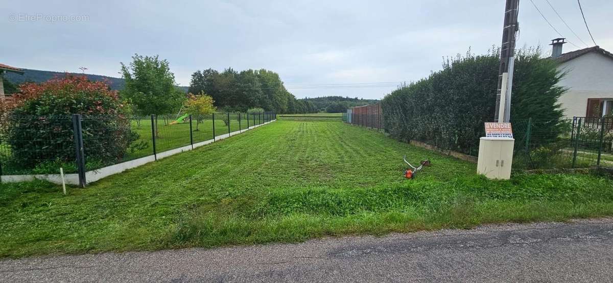 Terrain à THIAVILLE-SUR-MEURTHE