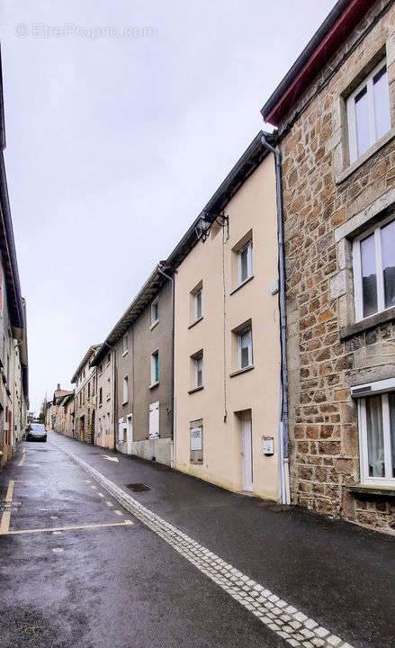 Maison à CHAMBOST-LONGESSAIGNE