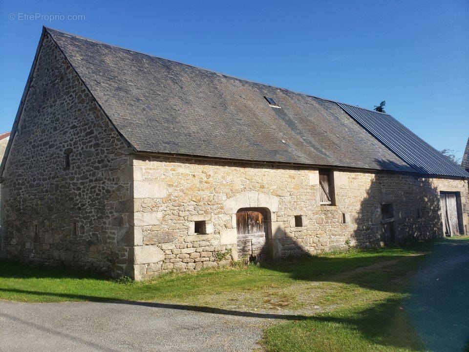 Maison à PEROLS-SUR-VEZERE