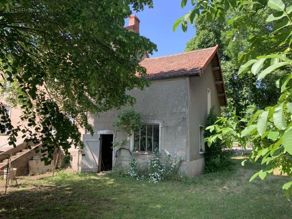 Appartement à LA ROCHE-EN-BRENIL