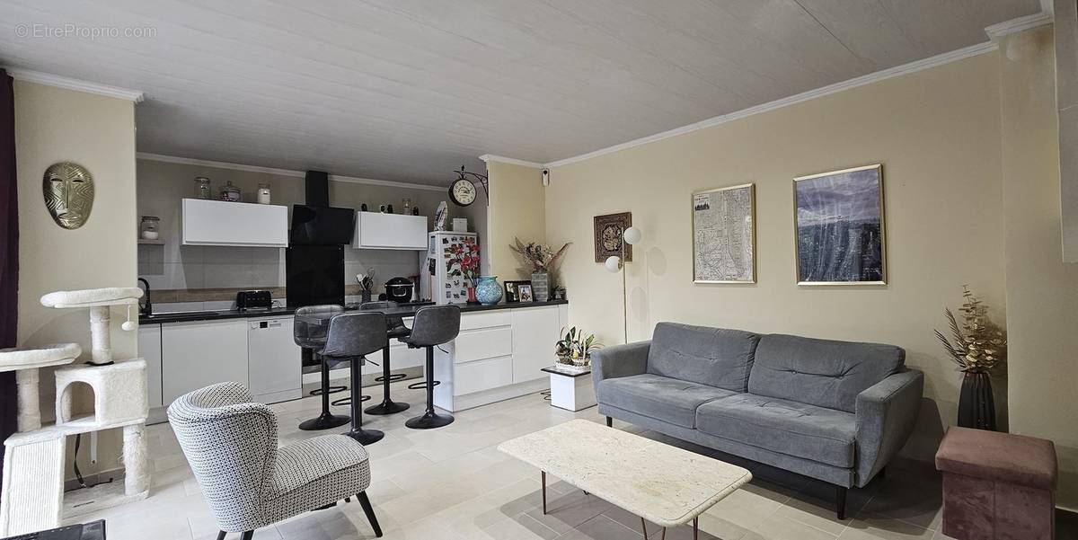 Appartement à TOURRETTE-LEVENS