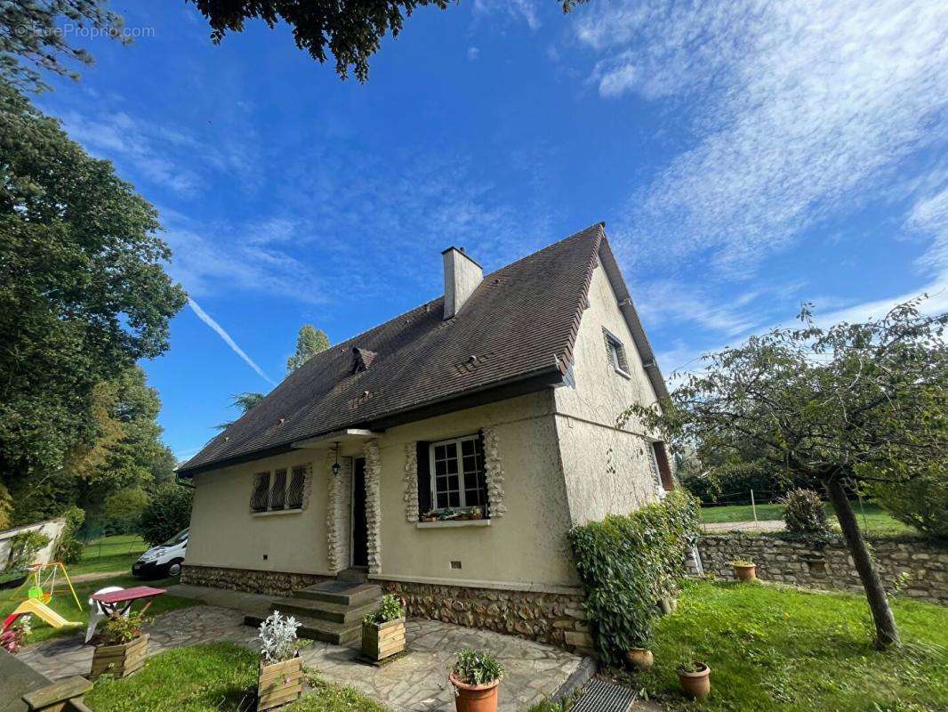 Maison à LES BAUX-SAINTE-CROIX