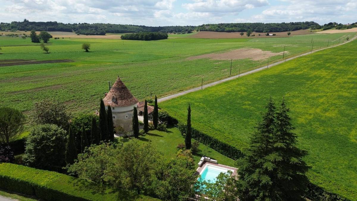 Maison à CHAMPAGNE-ET-FONTAINE