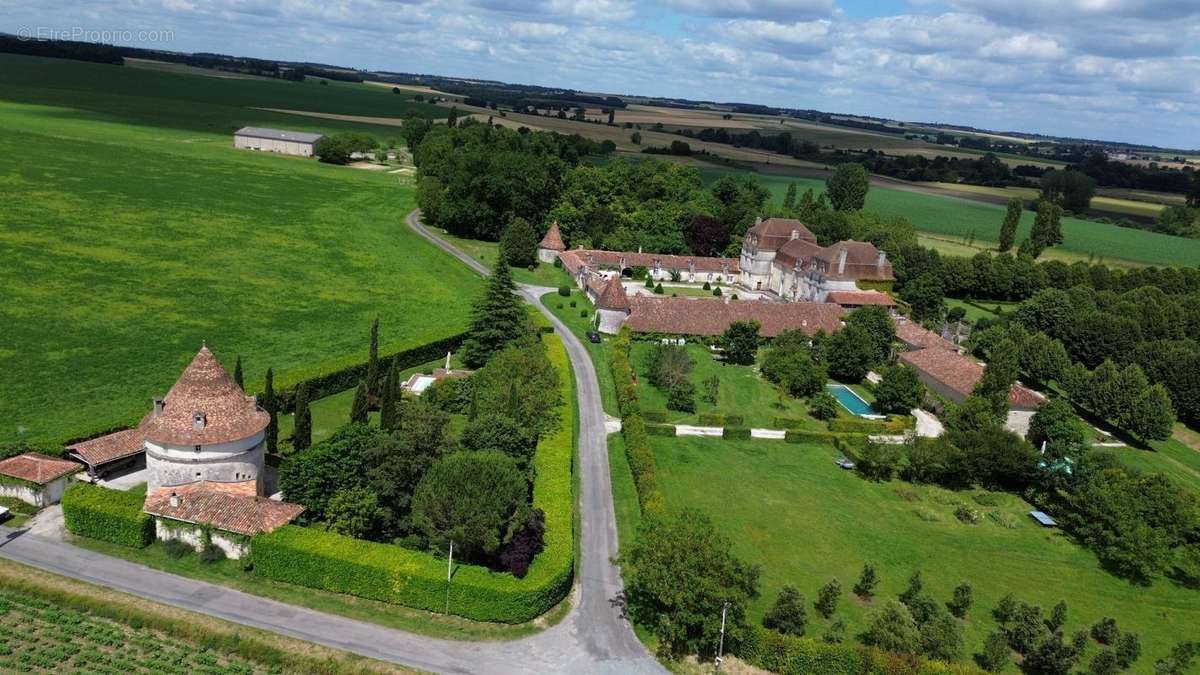 Maison à CHAMPAGNE-ET-FONTAINE