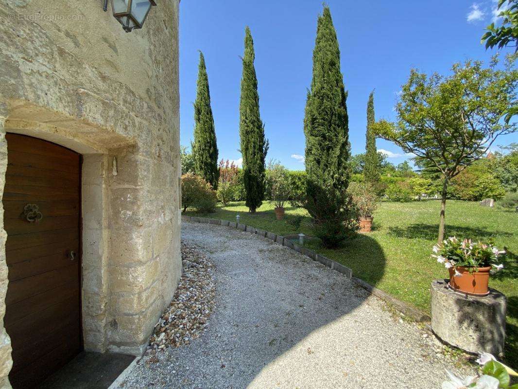 Maison à CHAMPAGNE-ET-FONTAINE