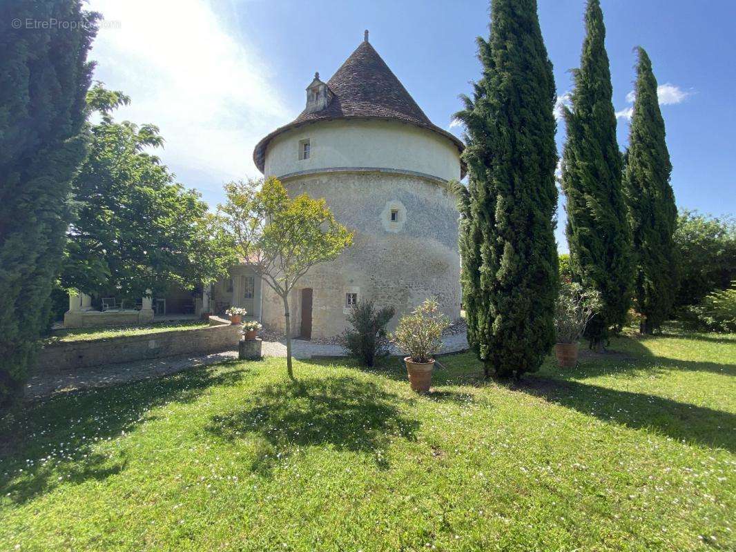 Maison à CHAMPAGNE-ET-FONTAINE