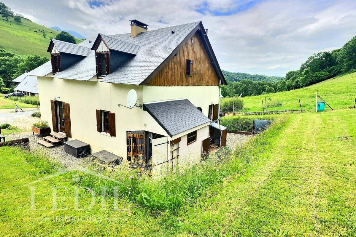 Maison à CAMPAN