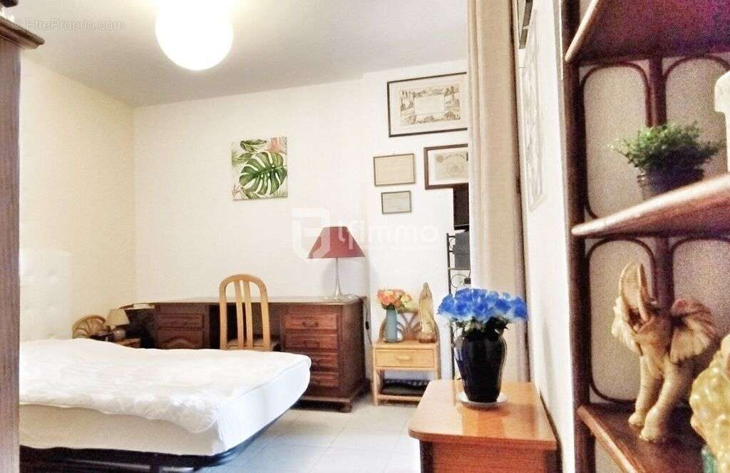 Appartement à ROQUEBRUNE-SUR-ARGENS