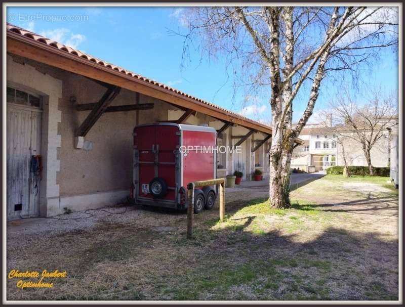 Maison à BLANZAC-PORCHERESSE