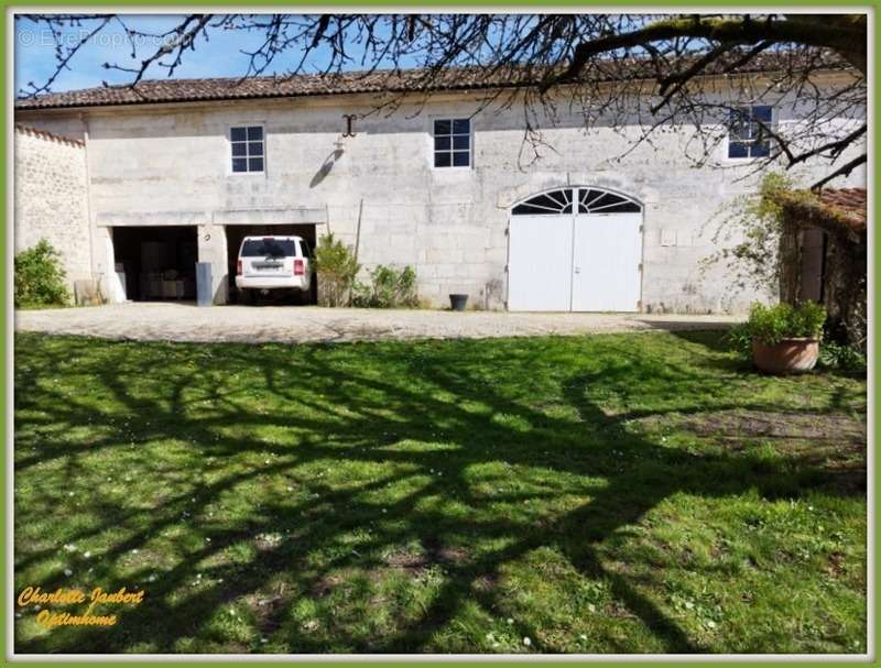 Maison à BLANZAC-PORCHERESSE