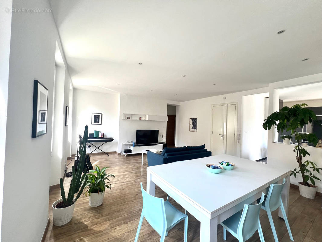 Appartement à MARSEILLE-4E