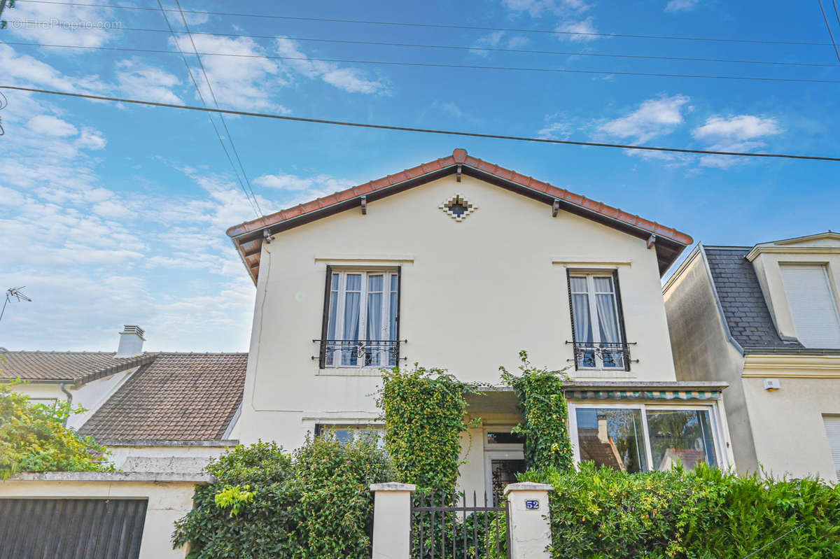 Maison à SAINT-MAUR-DES-FOSSES