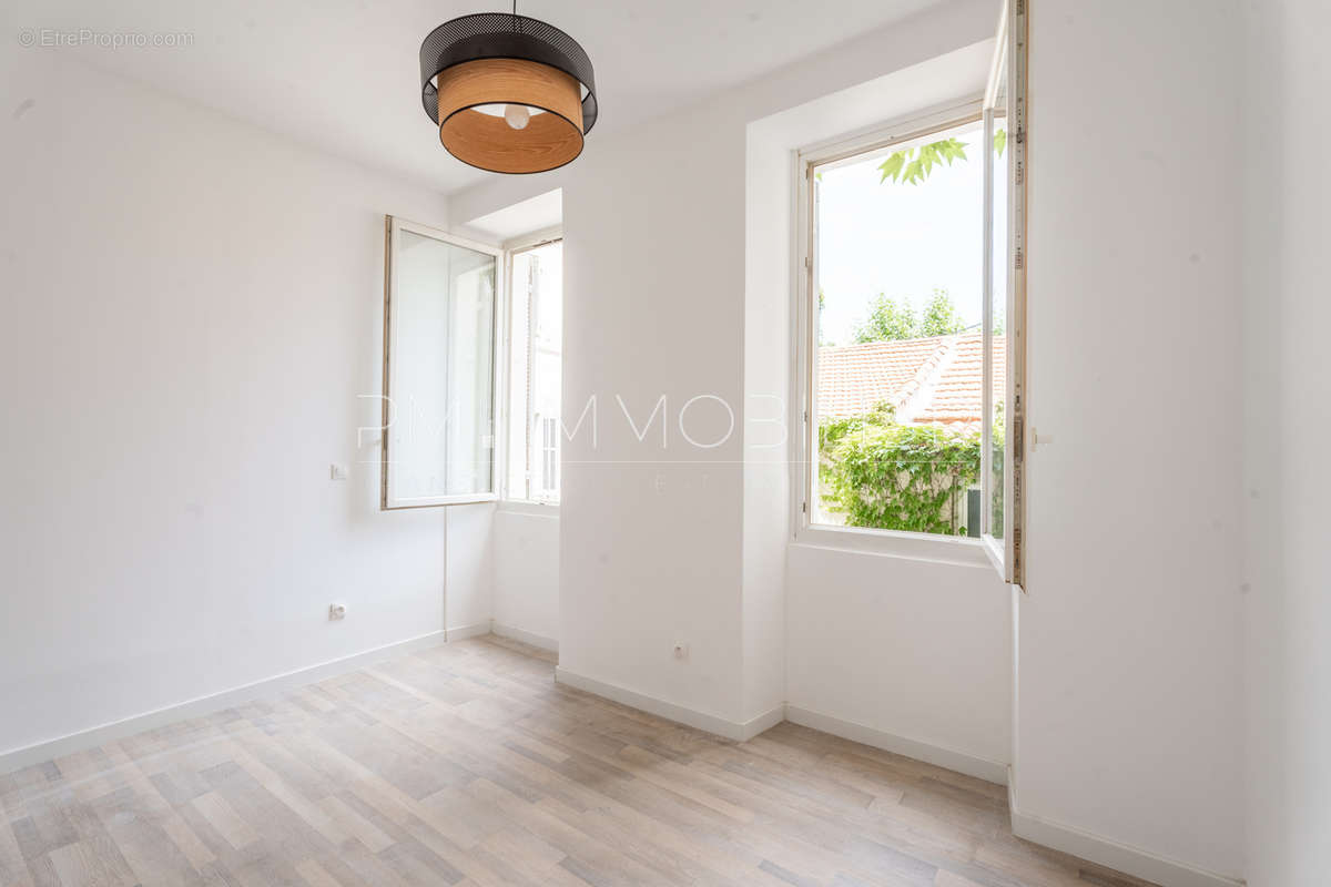 Appartement à MARSEILLE-4E