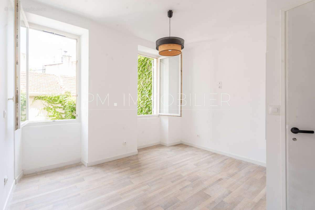 Appartement à MARSEILLE-4E