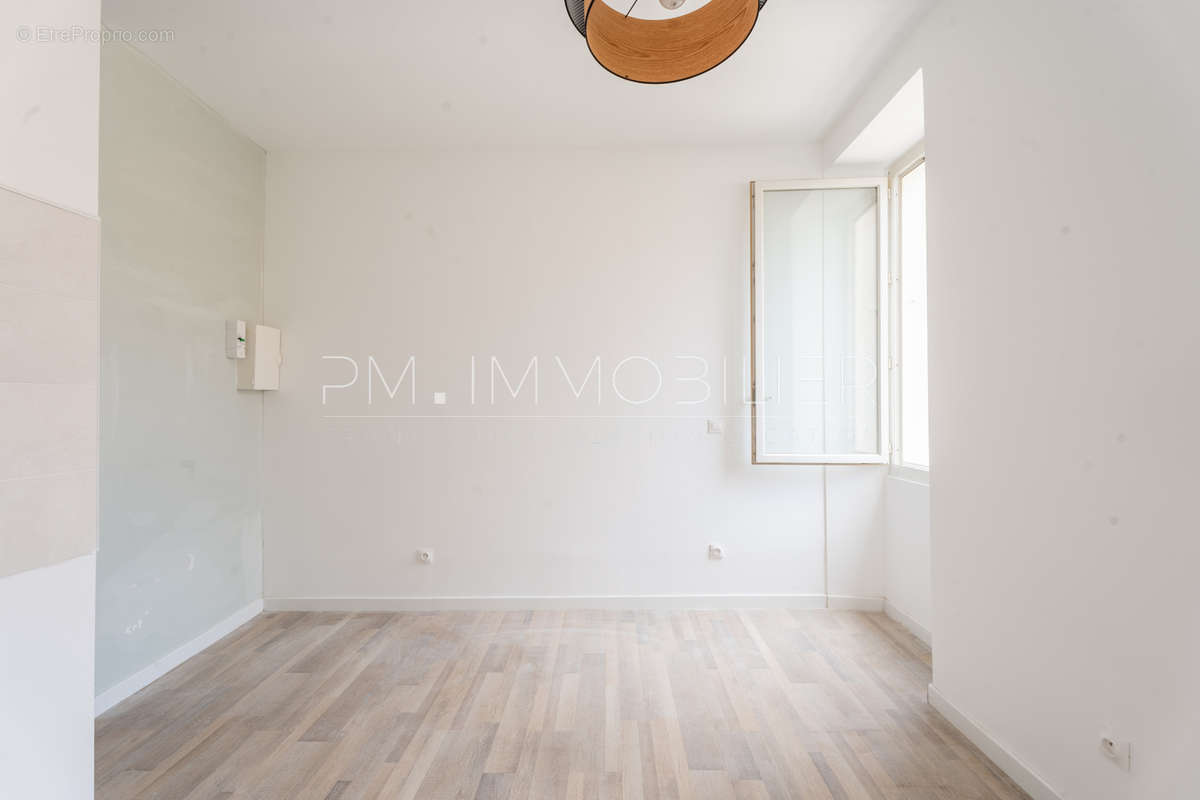 Appartement à MARSEILLE-4E