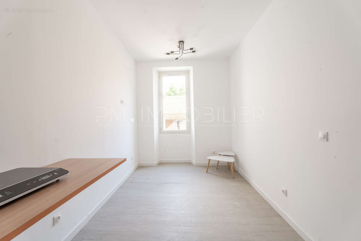 Appartement à MARSEILLE-4E