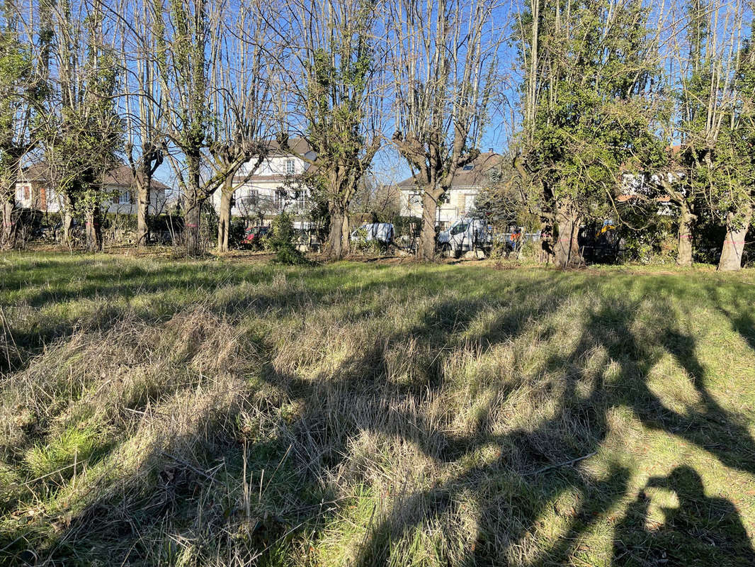 Terrain à MAROLLES-EN-HUREPOIX