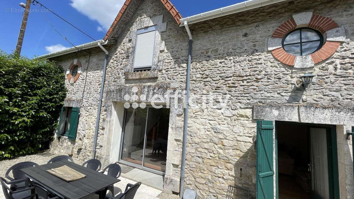 Maison à CHARROUX