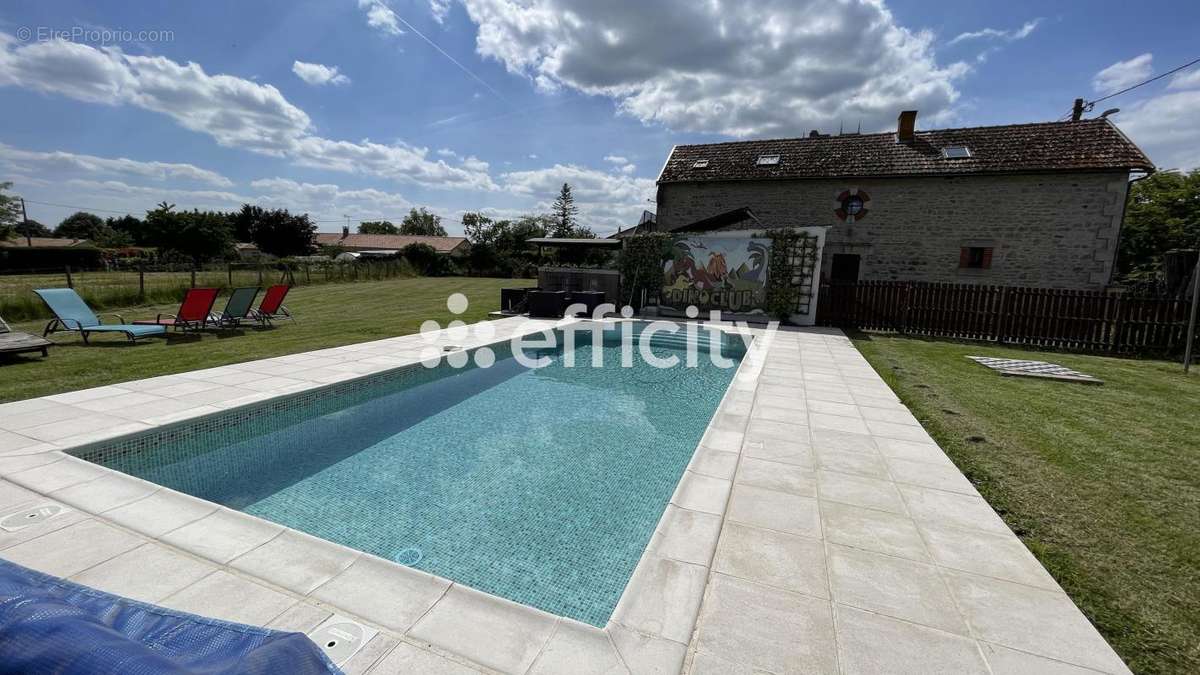 Maison à CHARROUX