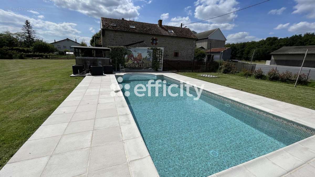 Maison à CHARROUX