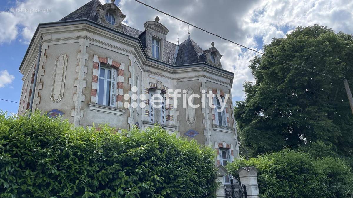 Maison à CHARROUX