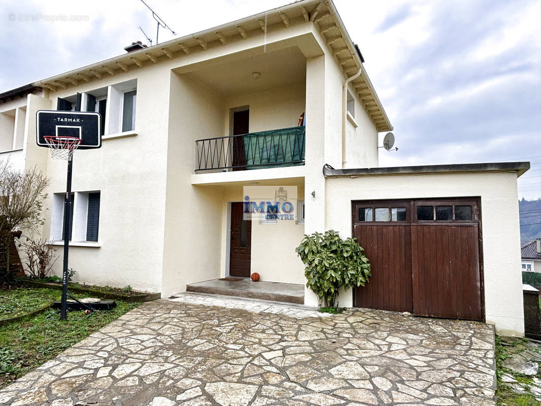 Maison à LIVINHAC-LE-HAUT