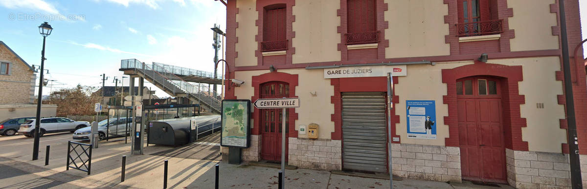 Parking à JUZIERS