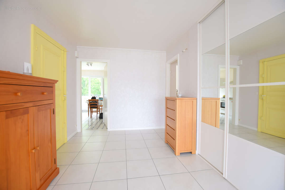 Appartement à LES ESSARTS-LE-ROI