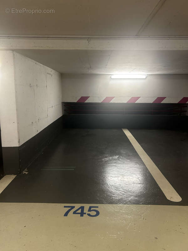 Parking à PARIS-20E