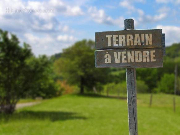 Terrain à SAINTES