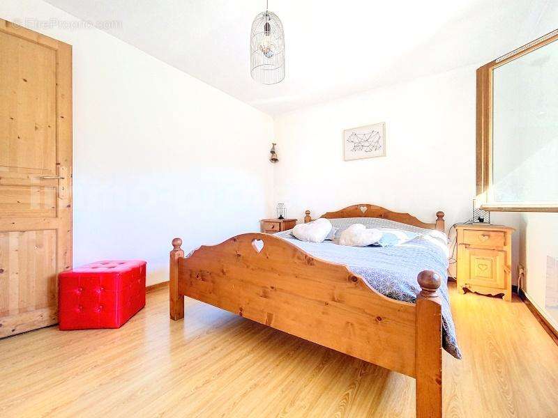 Appartement_T3_Transformé_en T2_Marnaz_proche_Commerces_frontières_suisse_Genève_axes_autoroutiers_calme_verdoyant_sejour_ideal_Invesstisseurs - Appartement à MARNAZ