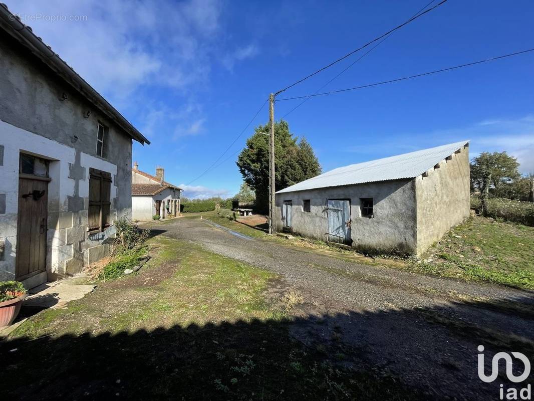 Photo 1 - Maison à LATHUS-SAINT-REMY