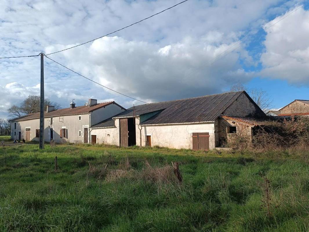 Maison à MONTMORILLON