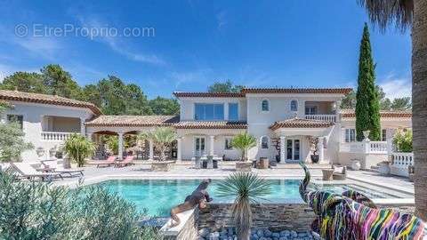 Maison à ROQUEBRUNE-SUR-ARGENS