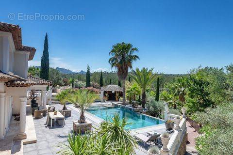 Maison à ROQUEBRUNE-SUR-ARGENS