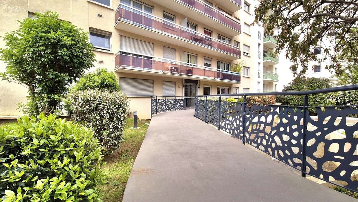 Appartement à ISSY-LES-MOULINEAUX