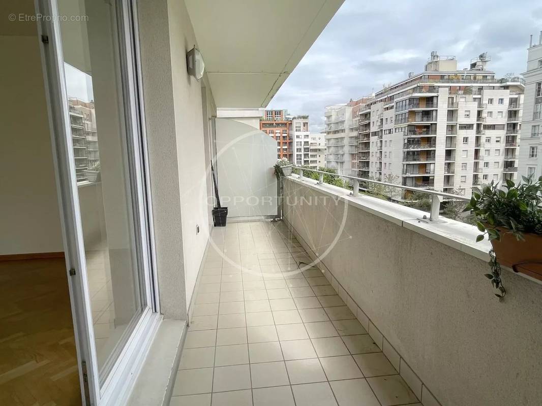 Appartement à COURBEVOIE