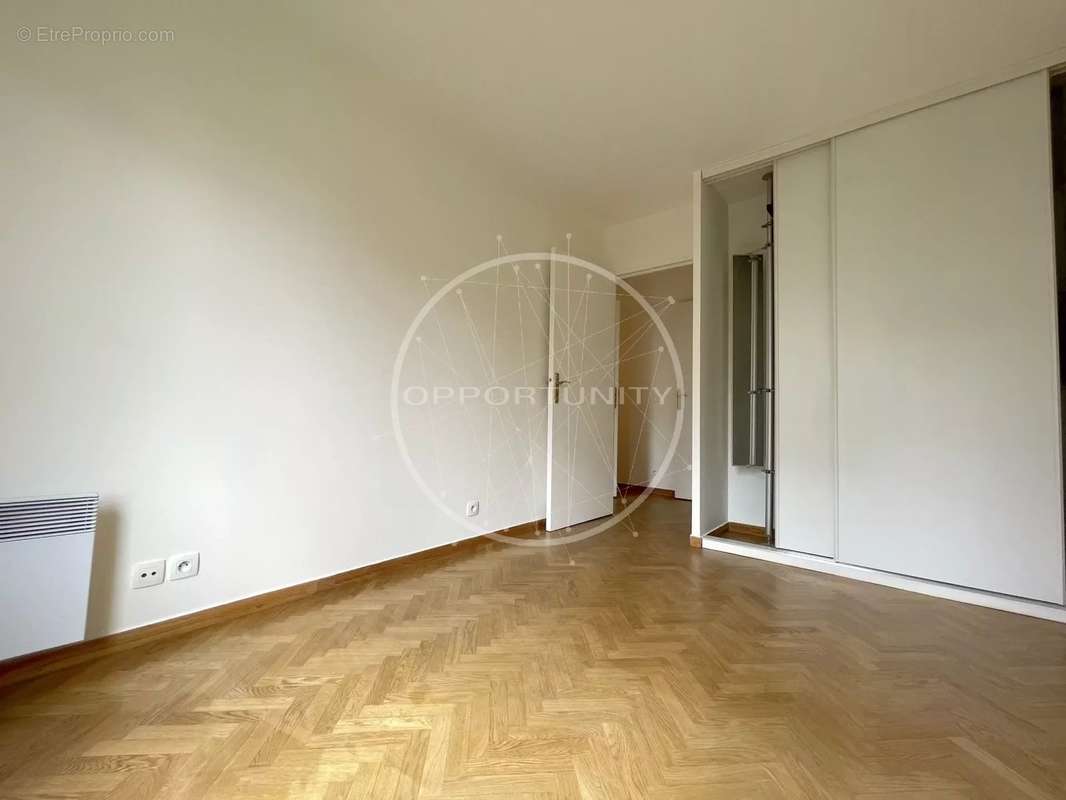 Appartement à COURBEVOIE