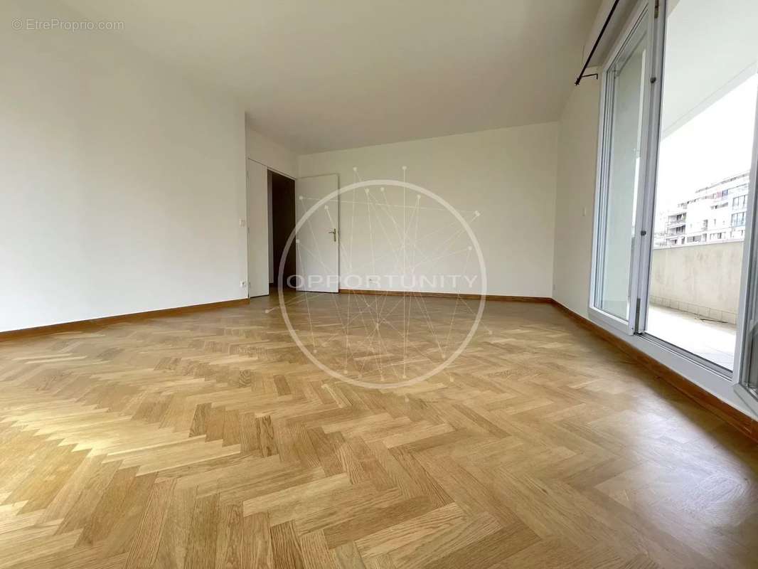 Appartement à COURBEVOIE