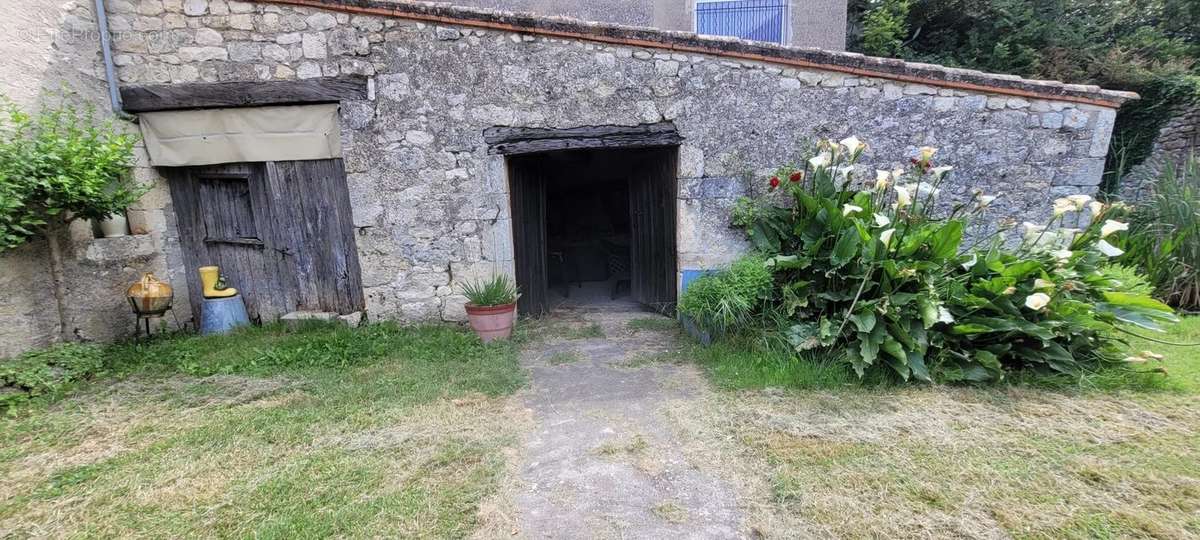 Maison à MONTAIGU-DE-QUERCY