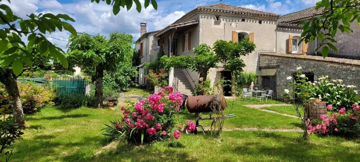 Maison à MONTAIGU-DE-QUERCY