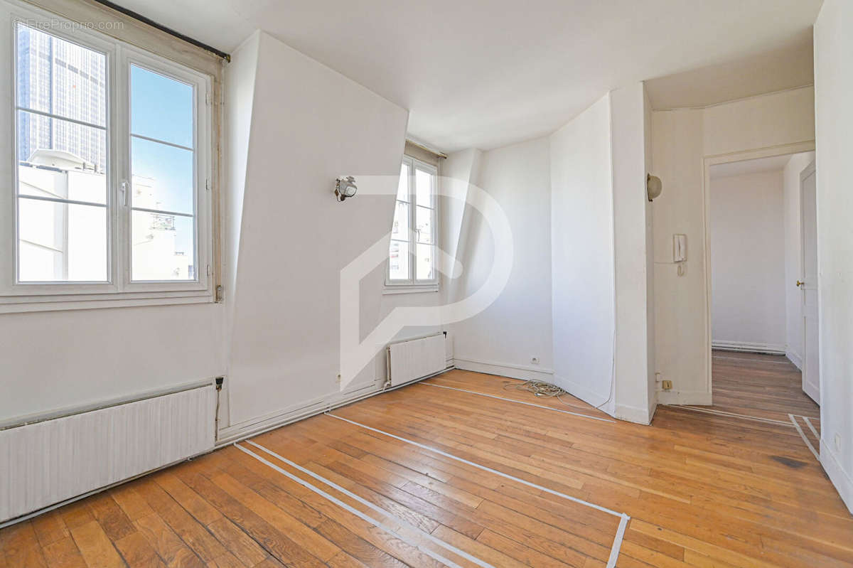 Appartement à PARIS-14E