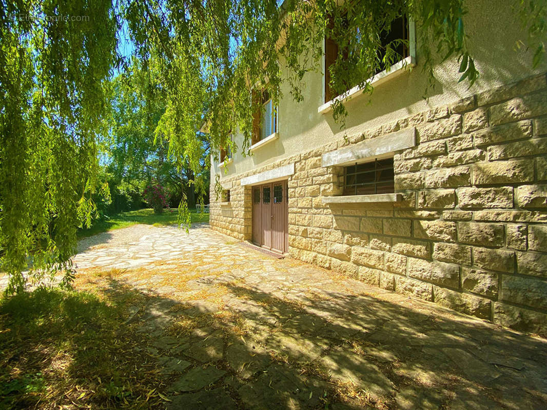 Maison à AILLANT-SUR-THOLON