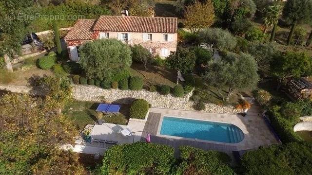 Maison à CHATEAUNEUF-GRASSE